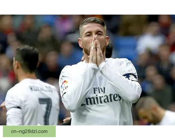 拉莫斯鼓励迪亚斯敢罚点球无惧